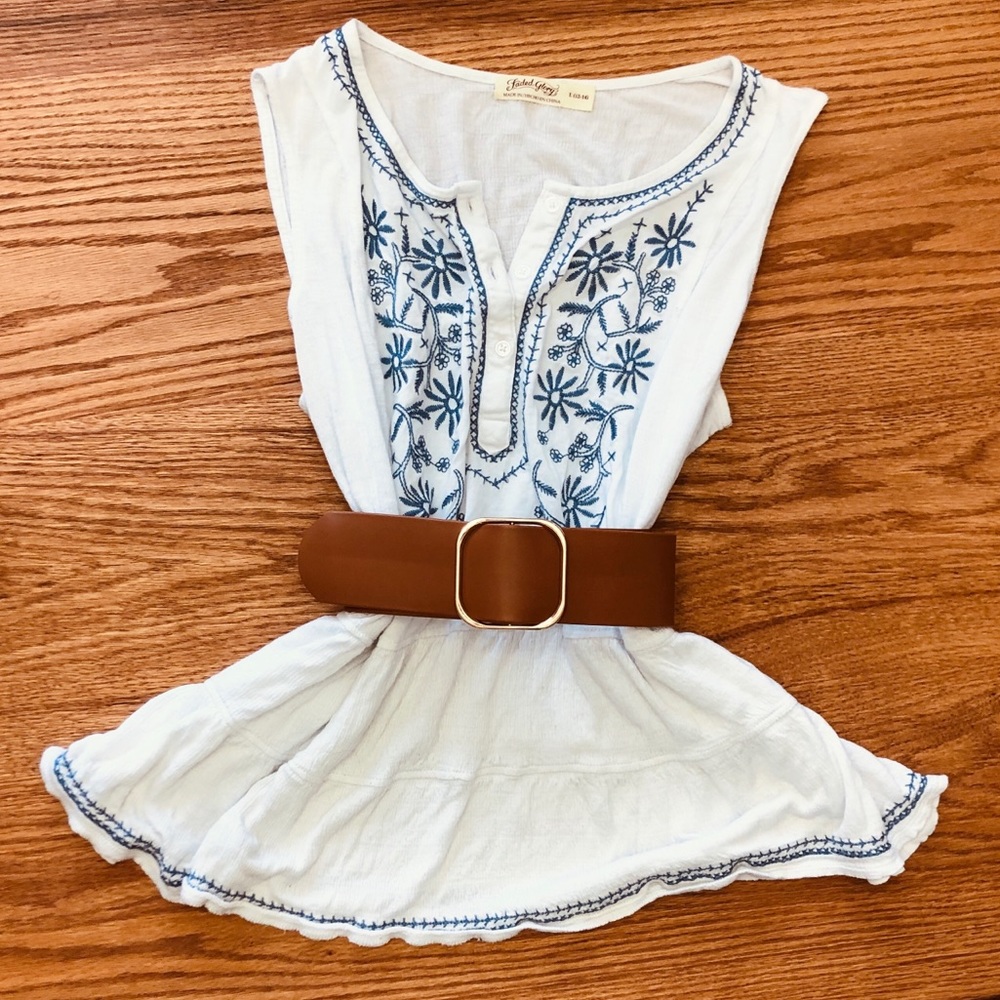 Blue and white Tunic/Tank Top 🦋